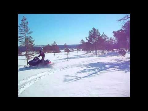 Kelkkailua Ruotsissa Snowmobiling in Sweden