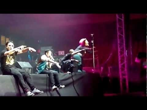 Far East Movement - Stage dive