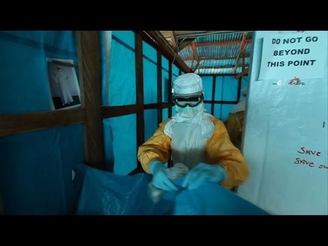 L'Ã©pidÃ©mie d'Ebola perturbe le trafic aÃ©rien et le foot