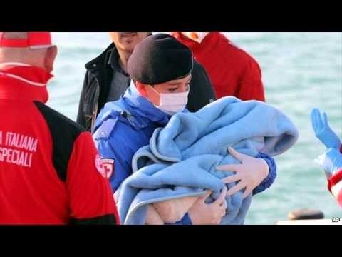 Hundreds of migrants feared drowned off Libya
