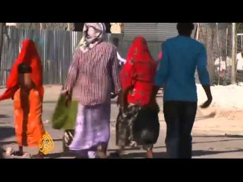 Somalia journalists take up arms