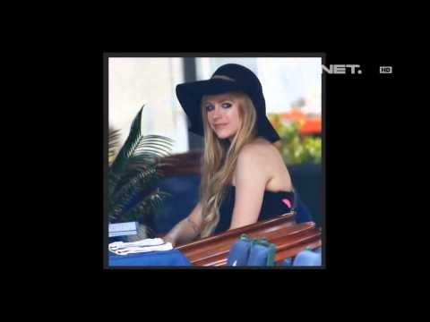 Entertainment News - Avril Lavigne dan Chad honeymoon