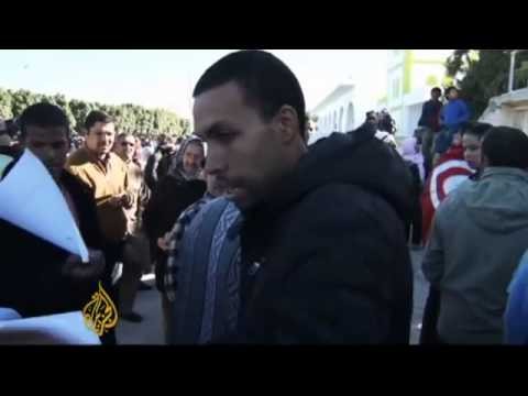Clashes continue in flashpoint Tunisia town