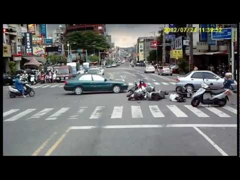 taiwan-voiture-4-scooters