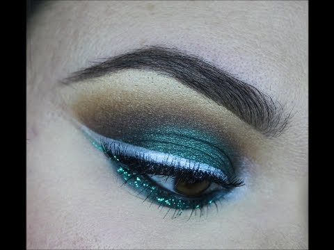Dramatic look with White Liner