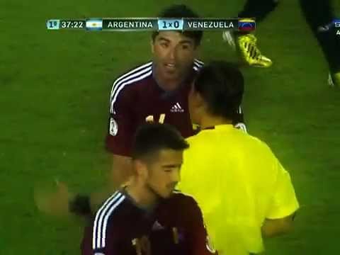 Messi was punched in the eye - Argentina vs Venezuela 3-0 22.03.2013