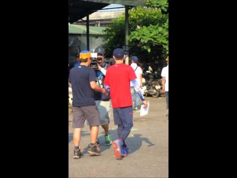 [Fancam] Eunhyuk - Barefoot Friends - Filming in Dong Ba market