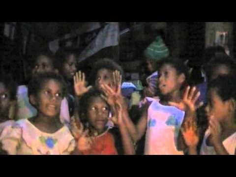 Copii din Vanuatu cantand romaneste